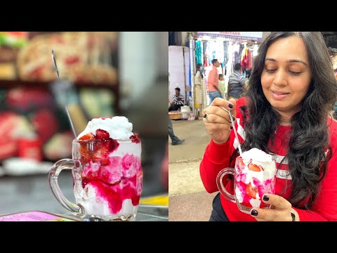 Strawberry with Cream in Mahabaleshwar Market 😋🍓🍧  #mahabaleshwartrip #strawberryseason