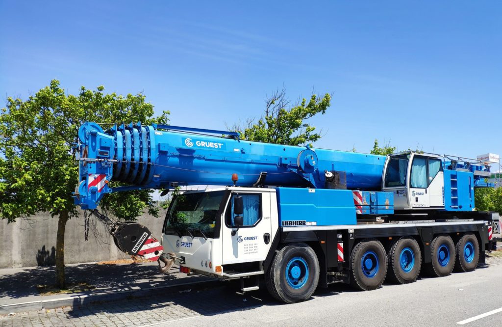 Crane Rental Hiring Services for heavy hauling lifting and shifting with all pros and cons Industry 5